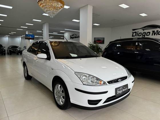 FORD FOCUS 1.6 GL 8V FLEX 4P MANUAL FORD FOCUS 1.6 GL 8V FLEX 4P MANUAL